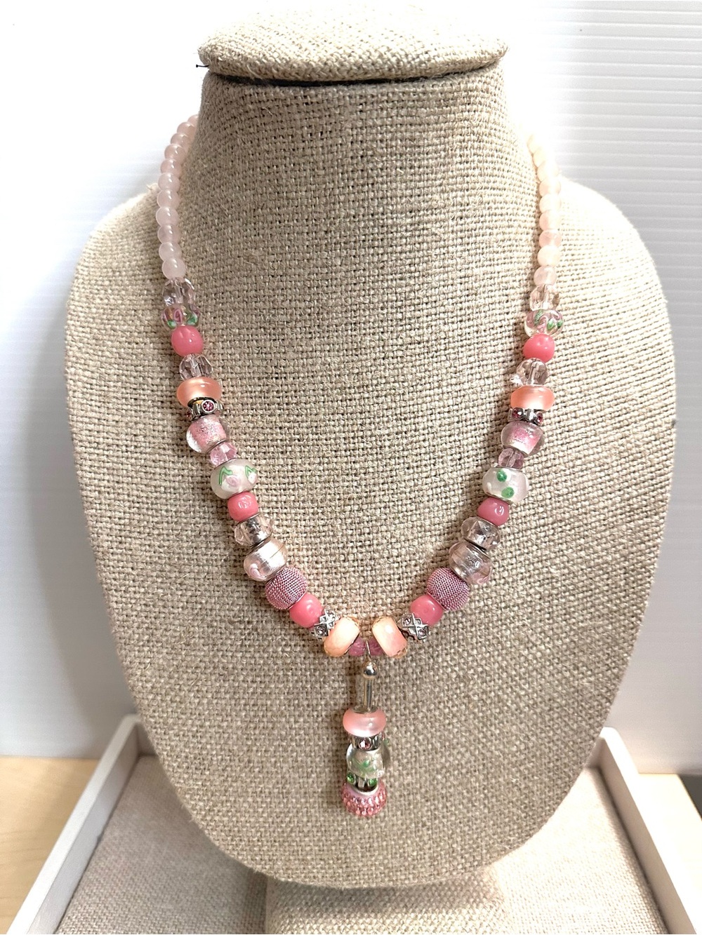 EUC Glass Beaded Pendant Necklace
